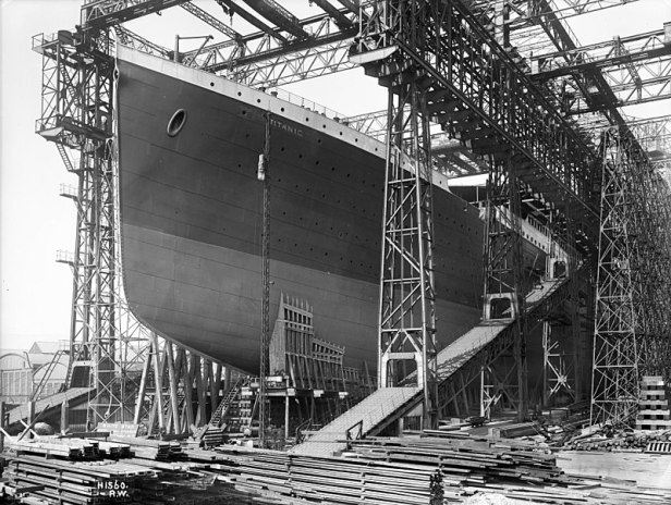 The hull is completed and painted. It's surrounded by the gigantic gantry in Belfast