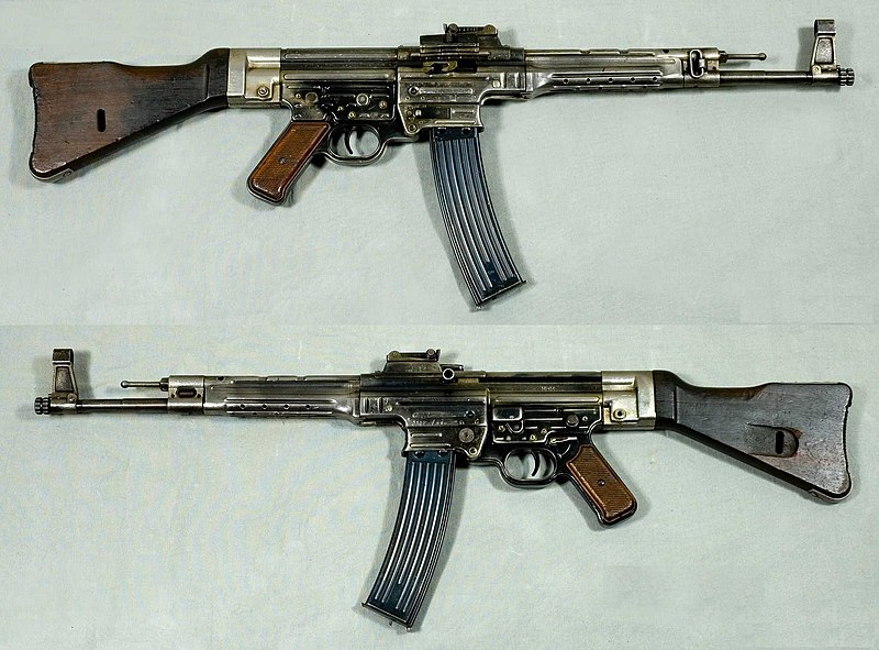 The StG 44, the resemblance of the AK-47 with the former its remarkable 