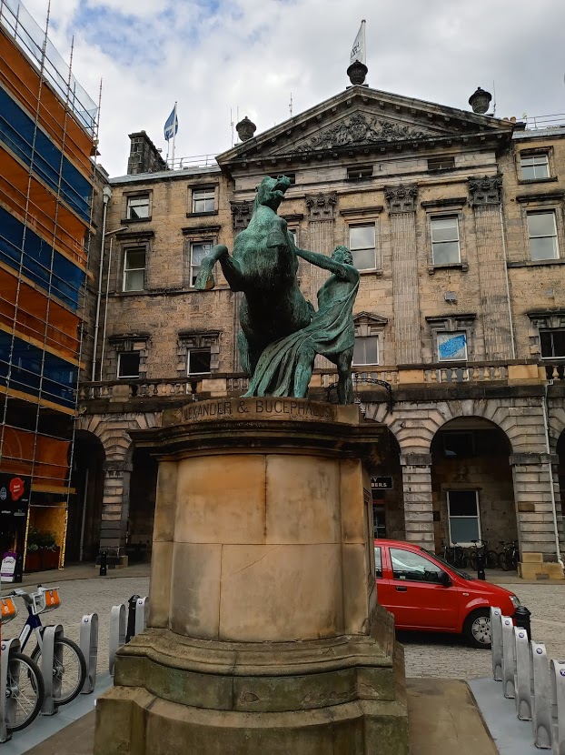 Alexander and his famous horse, Bucephalas. Edinburgh. The great conqueror even has statues in places he never set foot on. Picture taken by the author of this blog