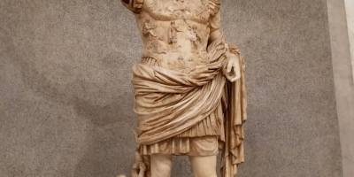 Caesar Augustus, founder of the Roman Empire (63 BC-14 AD). Statue known as Augustus of Prima Porta. Vatican Museums. Photo taken by author of this blog.